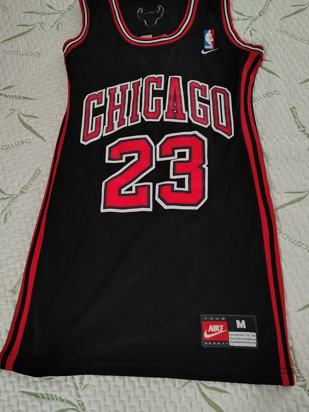 Nike Chicago Bulls #23 Jersey Black & Red Medium
